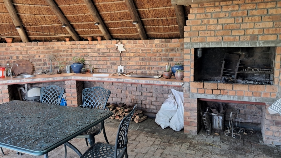 4 Bedroom Property for Sale in Hoogstede Western Cape